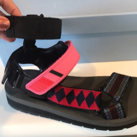 prada tevas